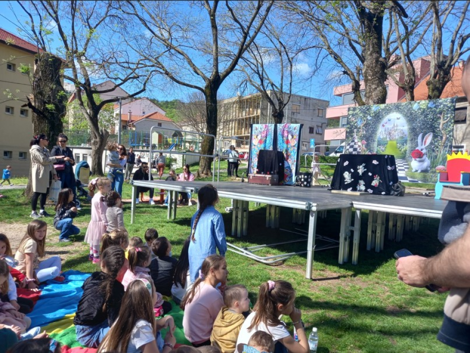 Uskrsni sajam u Kninu okupio brojne posjetitelje