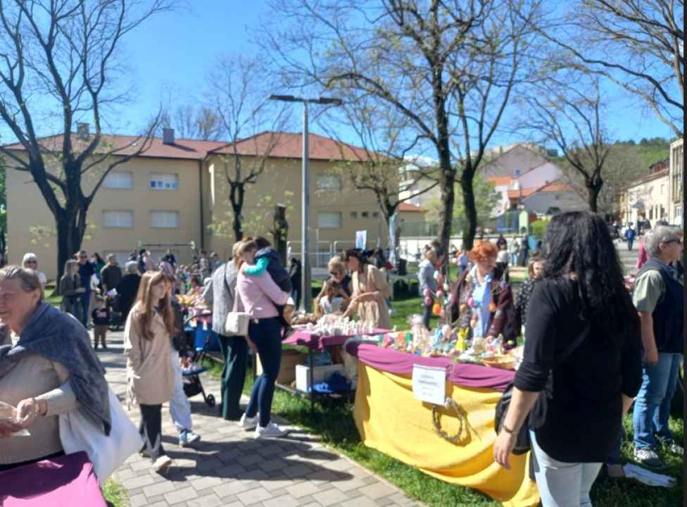 Uskrsni sajam u Kninu okupio brojne posjetitelje