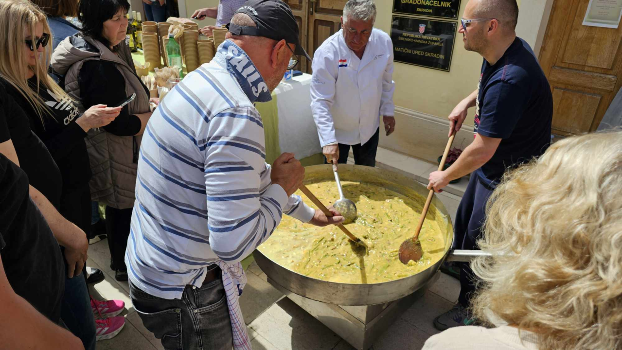 Uskrsni domjenak u Skradinu