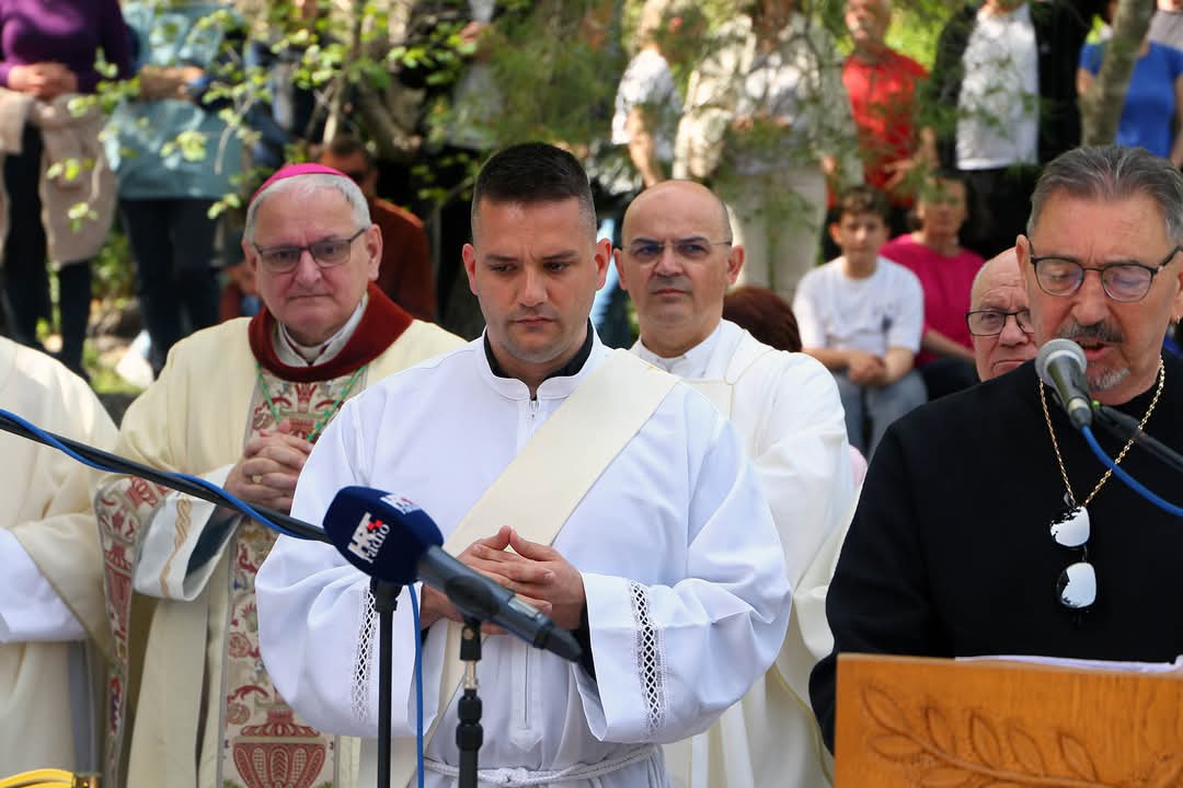 Uskrsno slavlje na Krki okupilo vjernike iz cijele Hrvatske