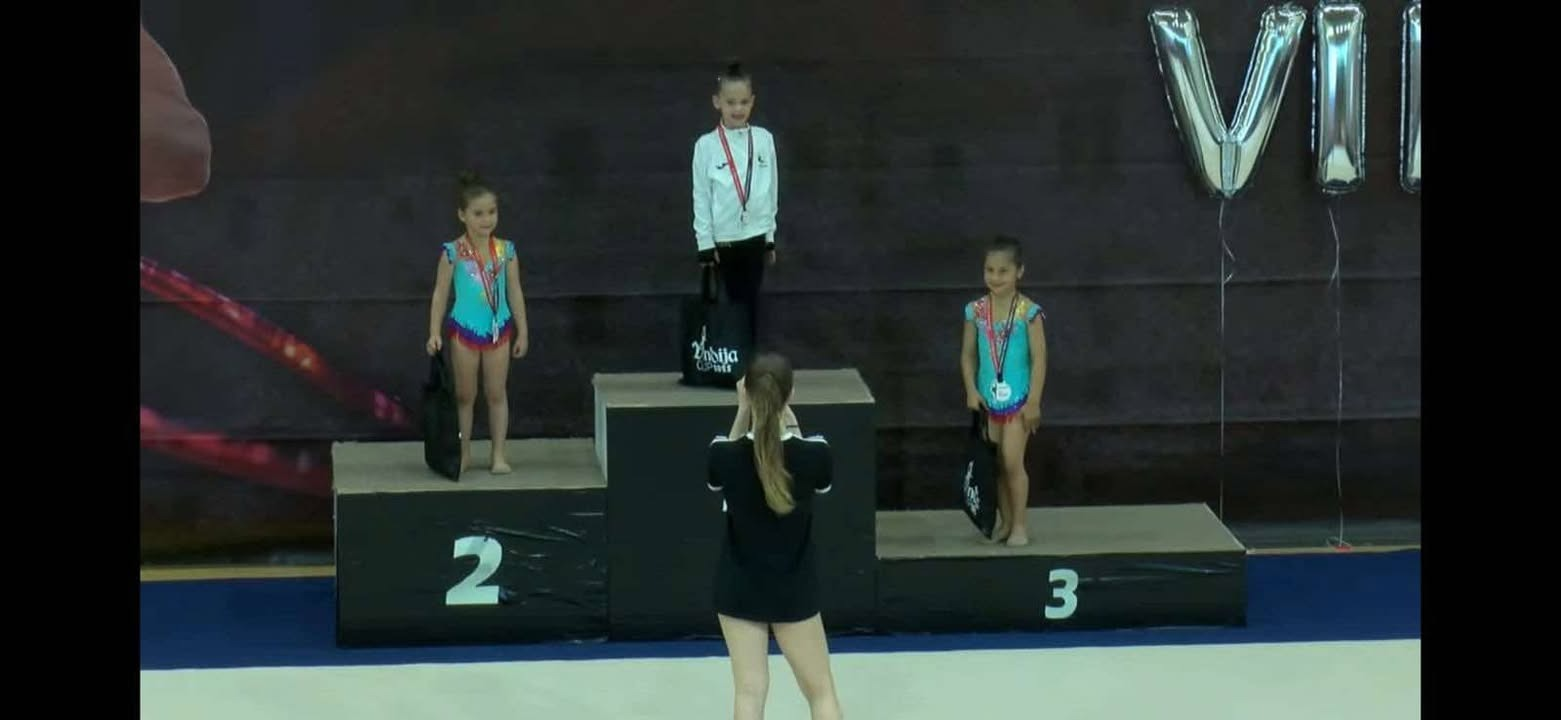 Mlade gimnastičarke šibenskog 'Neba' briljirale na natjecanju u Varaždinu