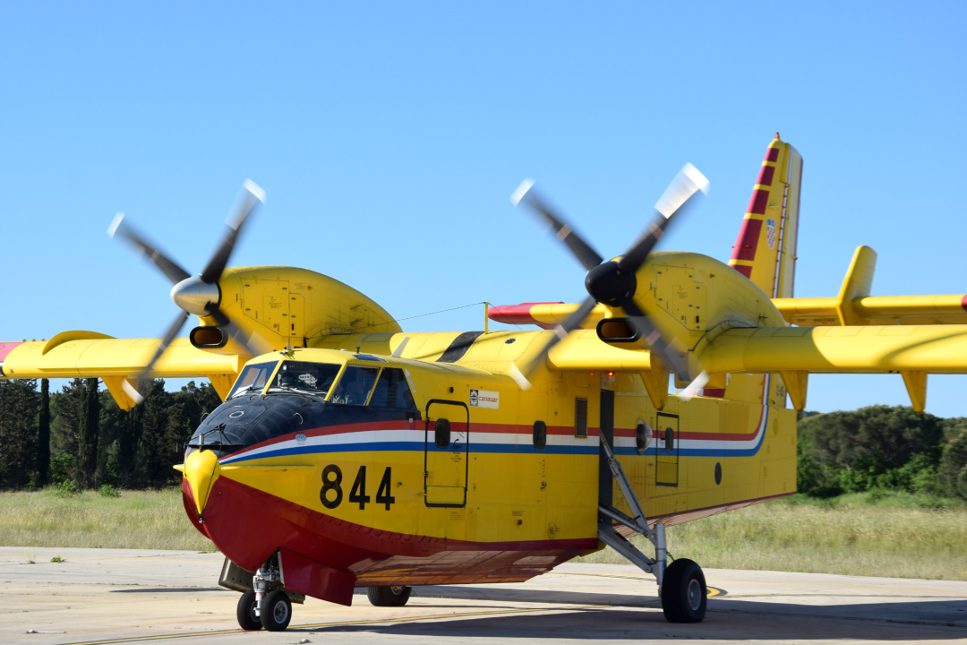 Canadair HRZ-a poletio u Izrael: 'Pomoći ćemo našim znanjem i iskustvom u gašenju požara'