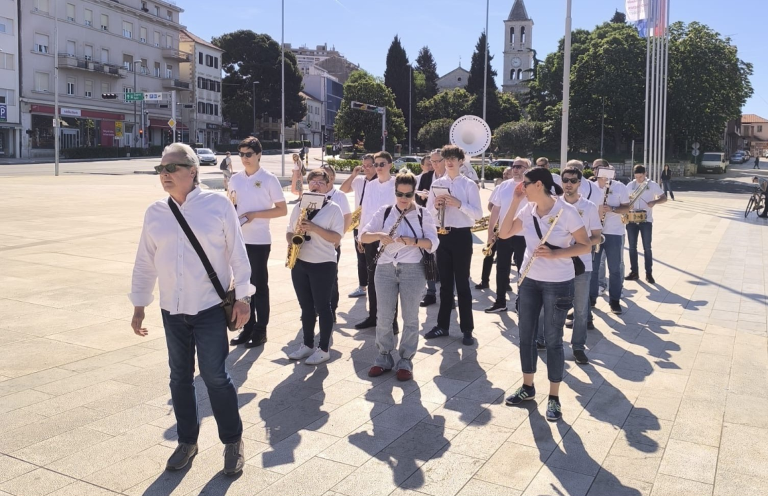 Šibenska narodna glazba budnicom obilježila 1. svibnja, fešte diljem županije