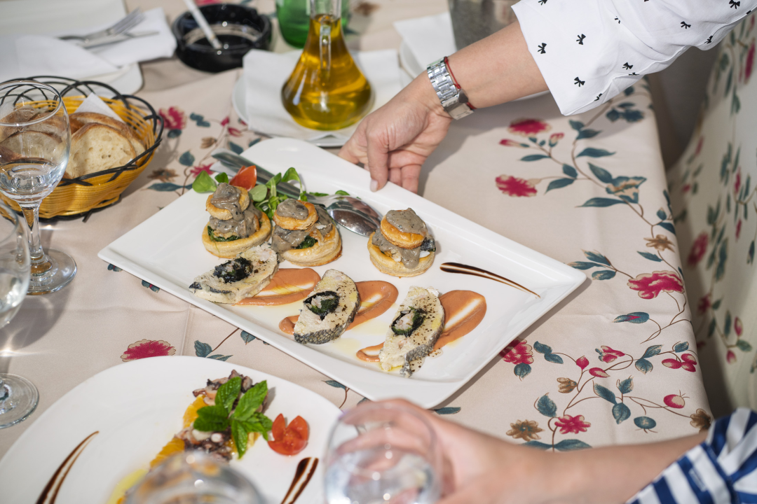 FOTO Doživite okus Dalmacije na pijatu u Konobi Oli!