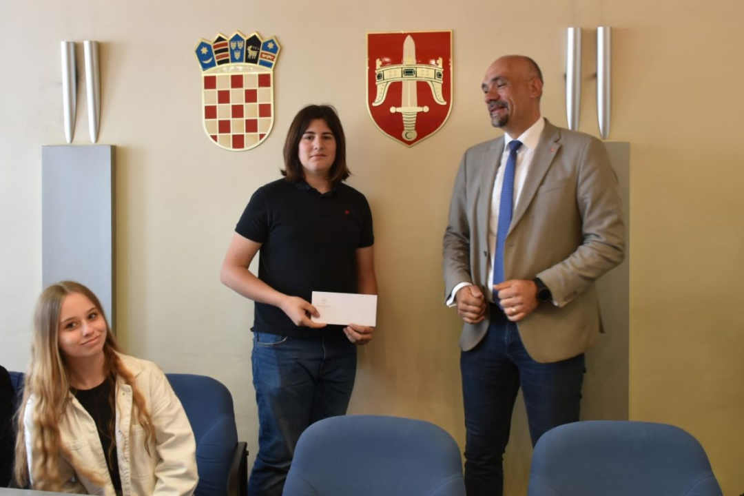 Najuspješniji učenici na prijemu kod župana: ‘Budite ponosni na sebe kao što smo mi ponosni na vas’