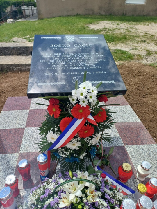 U Marićima kod Knina otkriveno spomen-obilježje Jošku Ćaćiću Begu