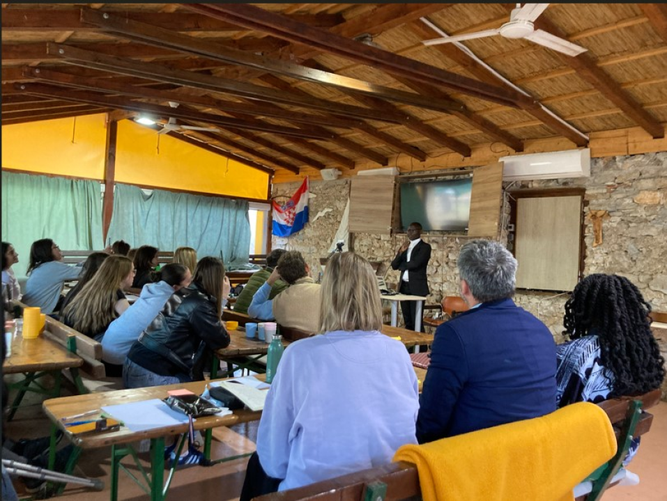 Učenici iz Drniša sudjelovali u stvaranju održive budućnosti na Krapnju