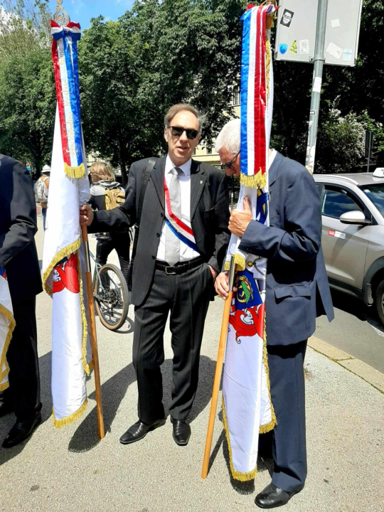 Članovi Družbe 'Braća Hrvatskoga Zmaja' i Bratovštine hrvatskih vinskih vitezova iz Šibenika  sudjelovali su na zborskoj povorci 