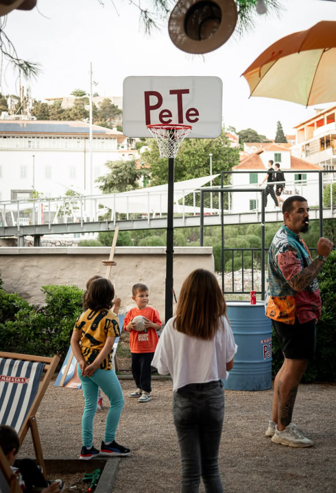 Otvoren Šibenik Spring festival: Peco rasplesao pun Perivoj Roberta Visianija