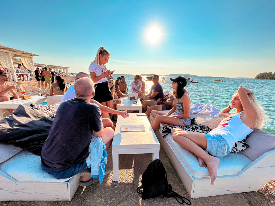 FOTO Shark Beach Club otvara svoja vrata – Novi sjaj na obali u Žaboriću 