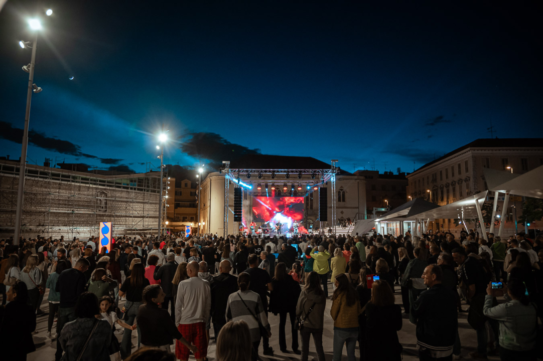 Gimazijalke i Dalmatino na Poljani 