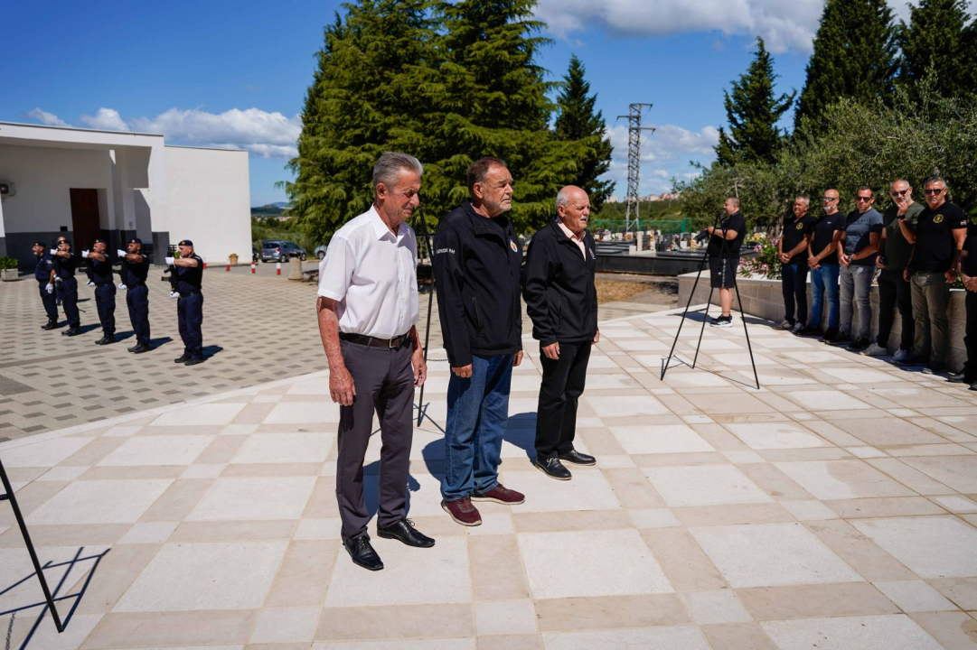 Polaganje vijenaca na Kvanju