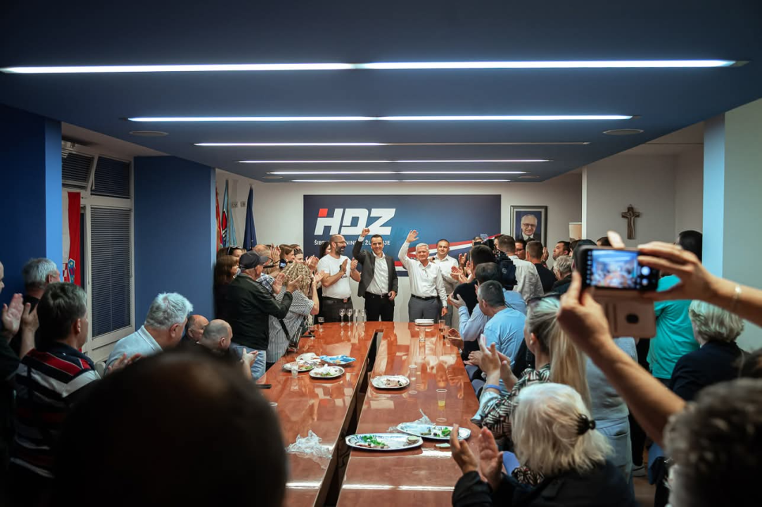 Burić i Rakić uvjerljivo slavili u Šibeniku i županiji, HDZ navodno dogovorio većinu u Županijskoj skupštini