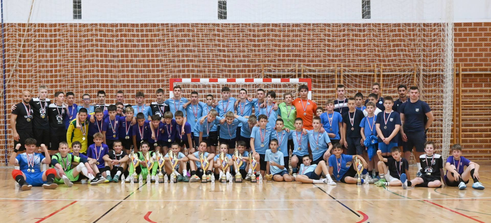 Pioniri i mlađi pioniri MNK-a Murter osvojili Top tim ligu i kup