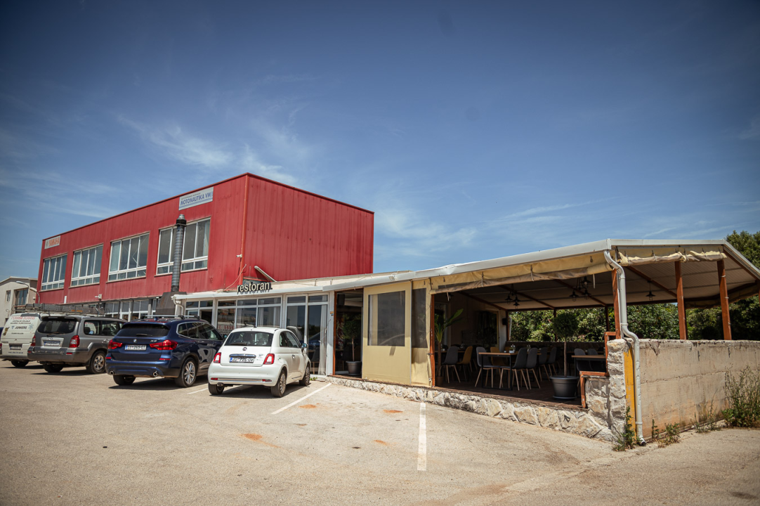 FOTO Glazba uživo i vrhunska spiza – Bore i Ermin u restoranu Mačak!