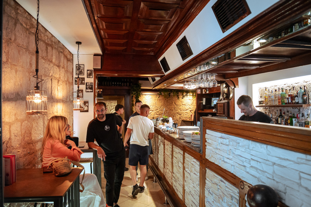 FOTO Doživite okus Italije na ugodnoj vanjskoj terasi Pizzerije Fratelli!