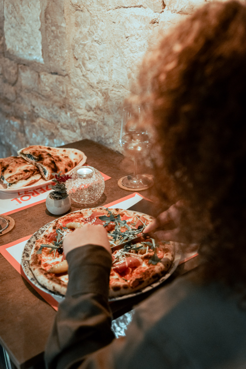 FOTO Doživite okus Italije na ugodnoj vanjskoj terasi Pizzerije Fratelli!