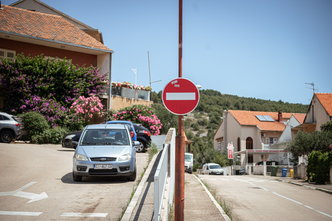 FOTO Stanovnici Strossmayerove ulice žele da opet bude dvosmjerna: Pišu se peticije, dižu kaznene prijave, a pristižu žalbe i za Mostarsku i Mariborsku