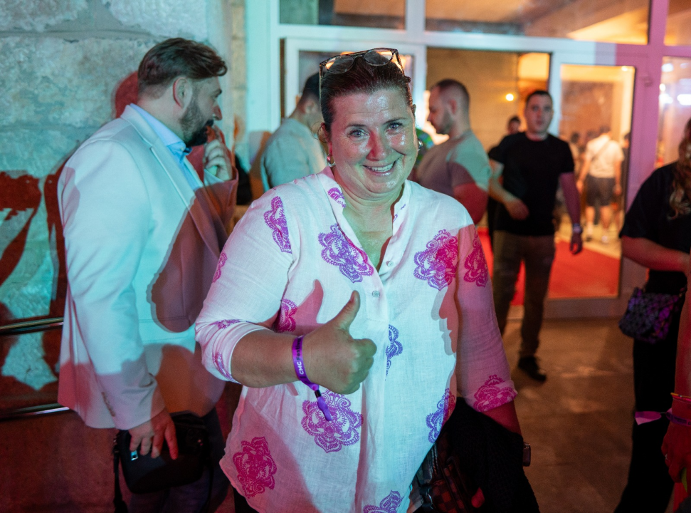 Prva večer CMC festivala u Vodicama oduševila publiku: The Frajle zagrijale atmosferu, Mladen Grdović izazvao delirij na rivi