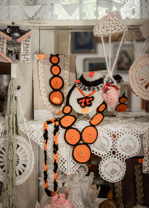 Časna Hilda radi u samostanskoj suvenirnici