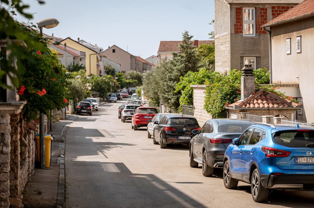 Nekretnine u Njivicama sve traženije, grad planira čvorove za lakši ulaz u Šibenik