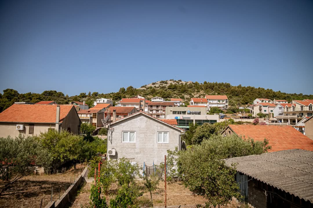 Nekretnine u Njivicama sve traženije, grad planira čvorove za lakši ulaz u Šibenik