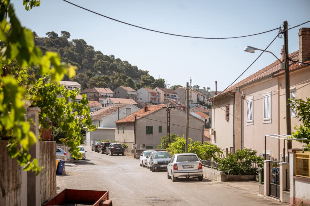 Nekretnine u Njivicama sve traženije, grad planira čvorove za lakši ulaz u Šibenik