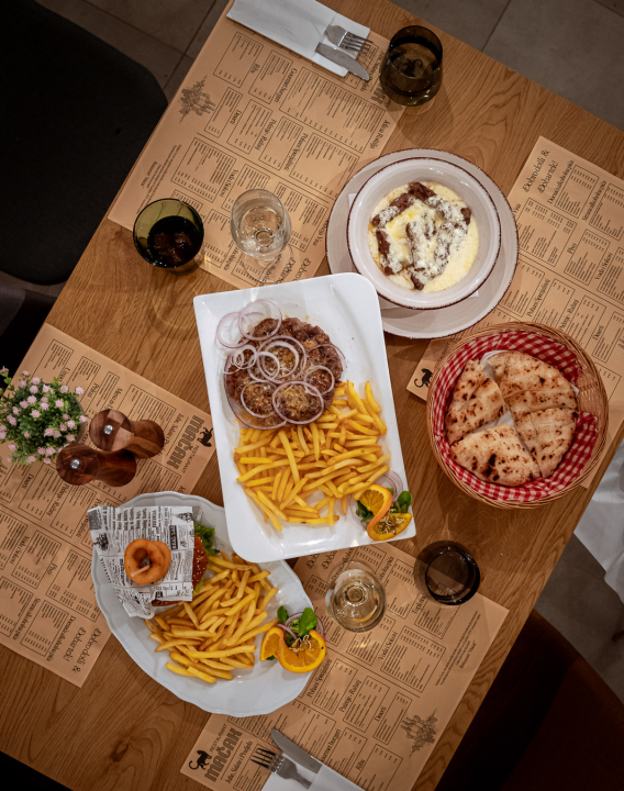 FOTO Uživajte u okusu domaće kuhinje uz gotova jela restorana Mačak!