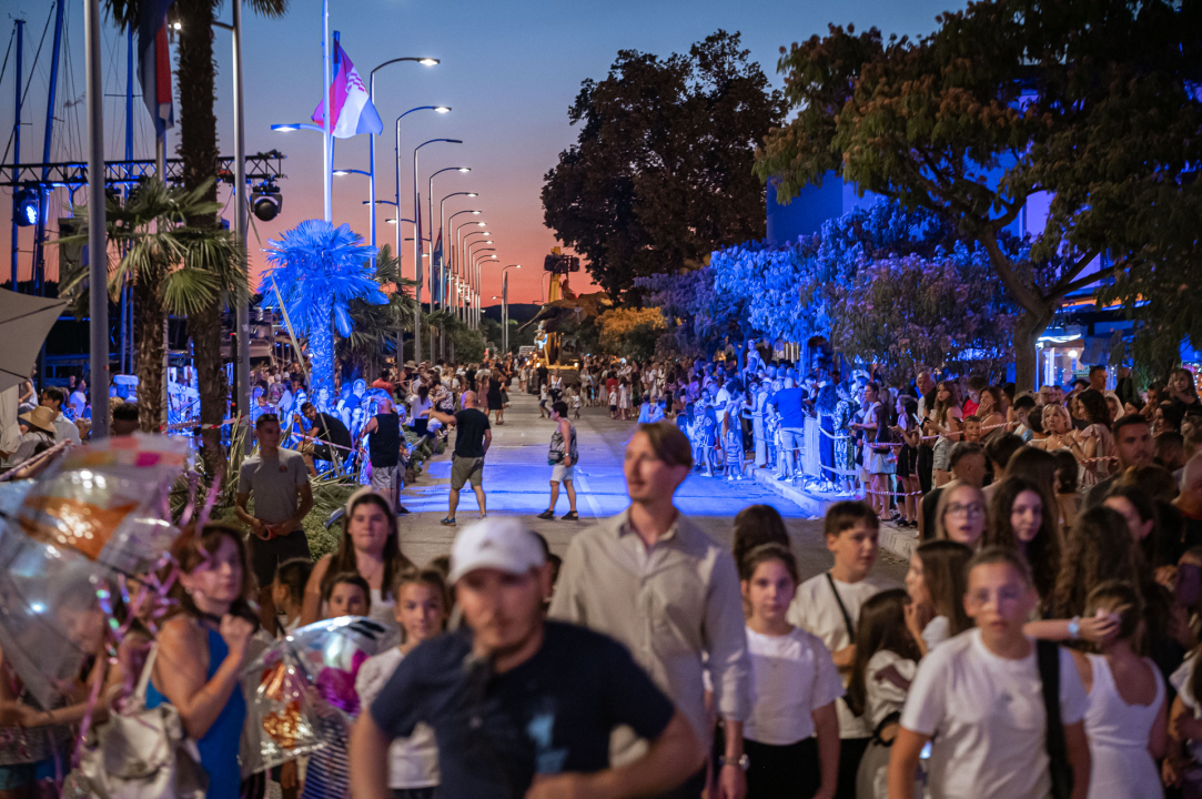 FOTO Nebo, zemlja i more spojili se na zatvaranju MDF-a, predstava neke oduševila, drugi tvrde da je primjerenija za Burning Man