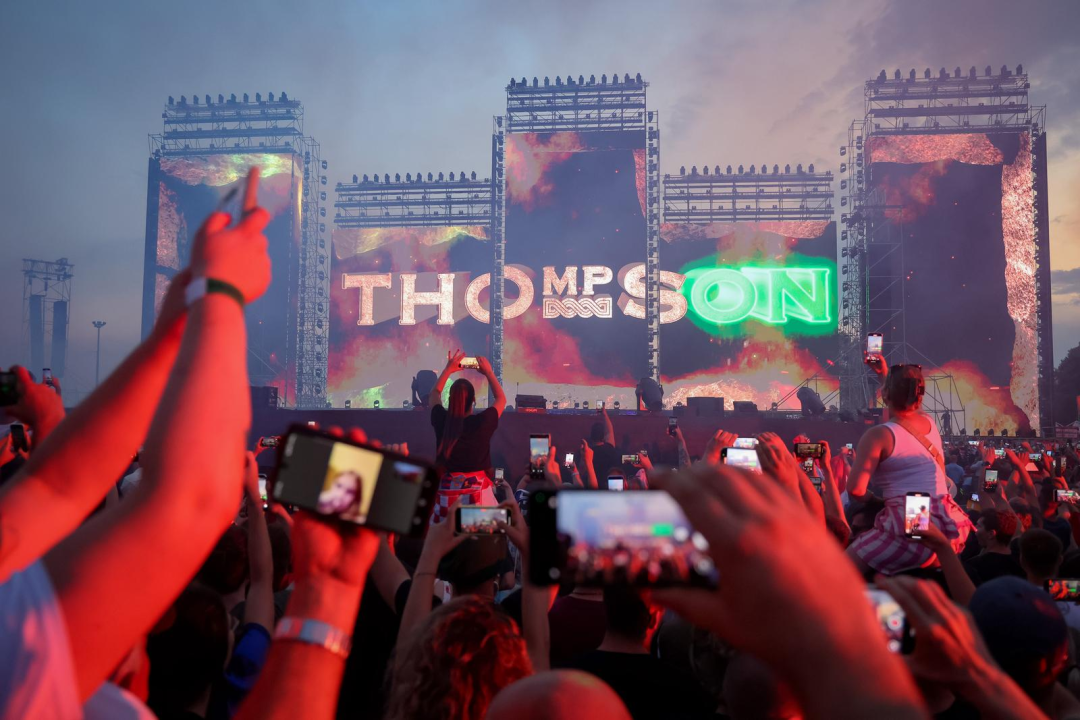 Koncert na Hipodromu počeo vatrometom. Thompson: 'Vratimo se svojim kršćanskim korijenima'