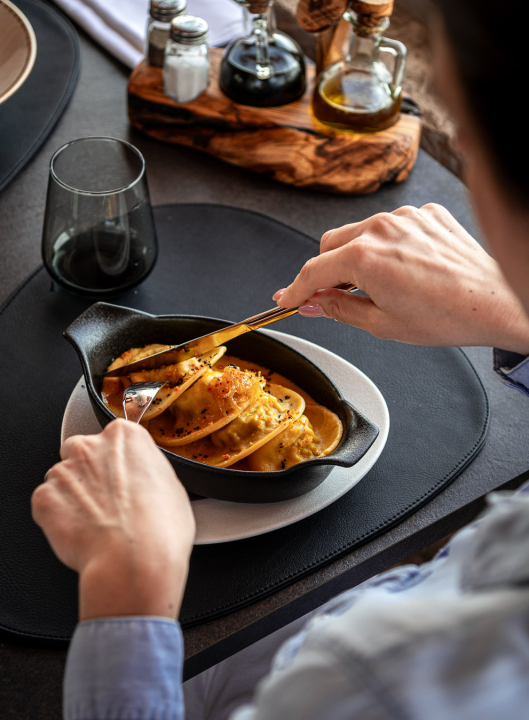 Savršeno jutro u srcu Šibenika: Brunch na terasi s najljepšim pogledom na Kanal sv. Ante