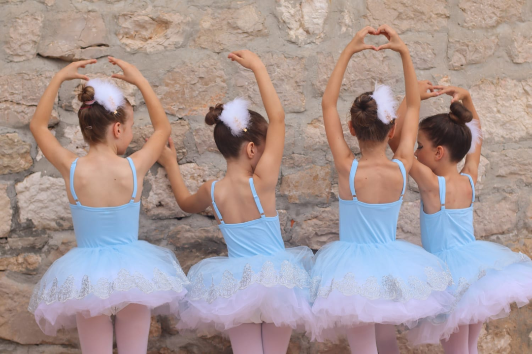 Šibenčanka Meri Višnjić i njene balerine  u Tribunju stvaraju bajku