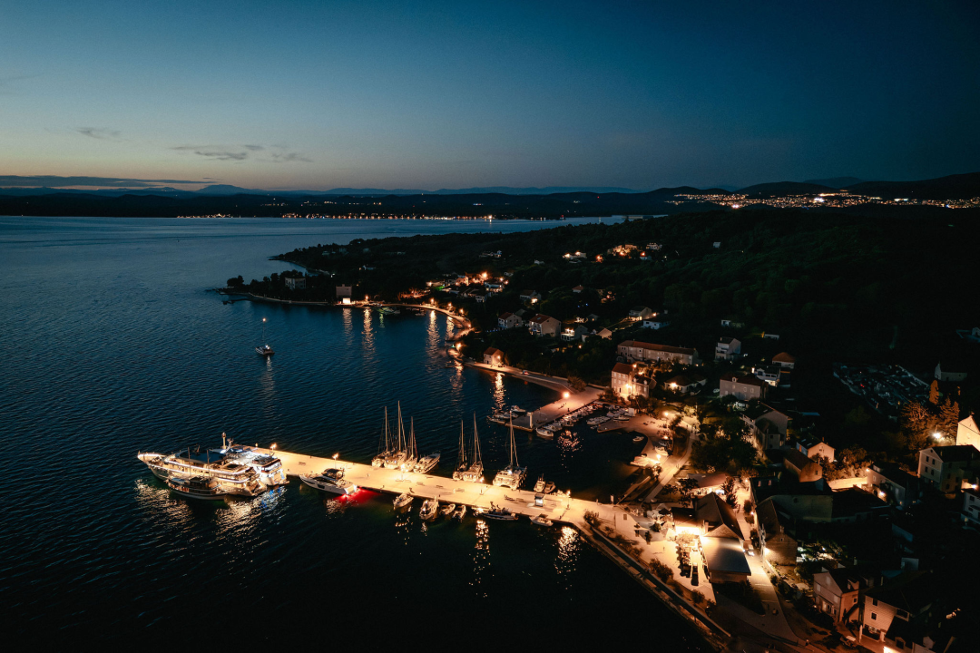 Otočna premijera 'Bumbarovog ljeta': Film sniman na Zlarinu oduševio publiku na plaži Vila