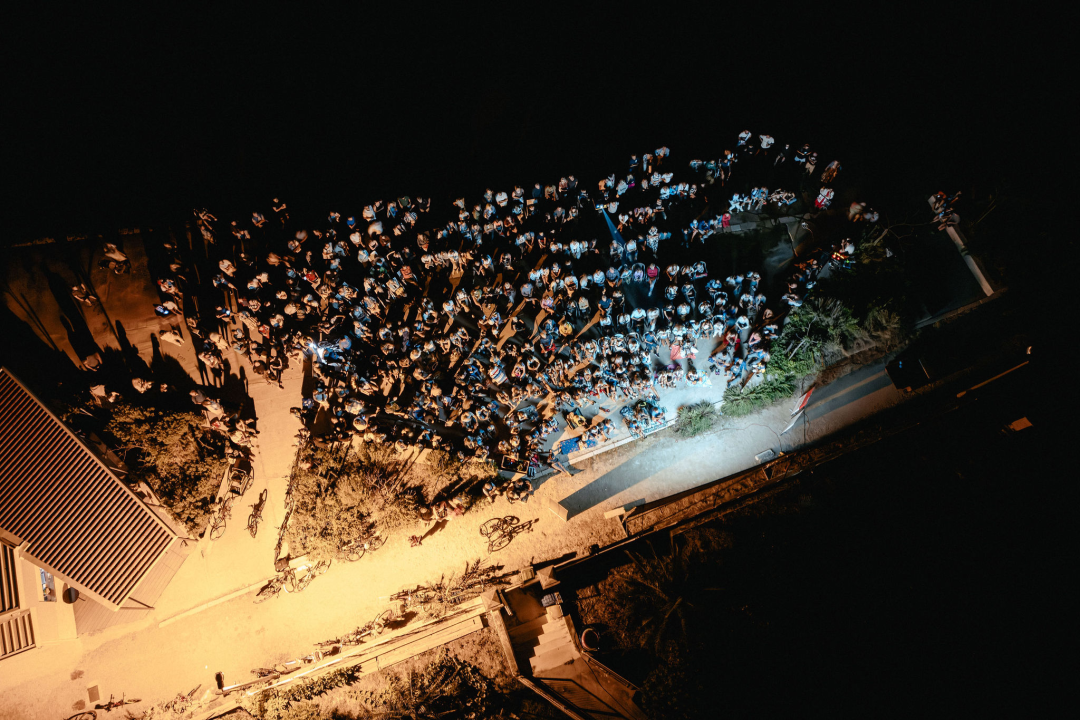 Otočna premijera 'Bumbarovog ljeta': Film sniman na Zlarinu oduševio publiku na plaži Vila