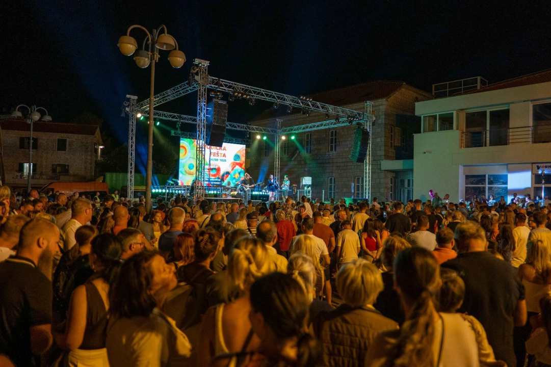 Spektakularna vodička fešta oduševila tisuće posjetitelja