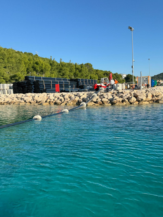 Voda stiže na Žirje, Kaprije i Obonjan: Najduži podmorski cjevovod položen 70 metara pod morem 