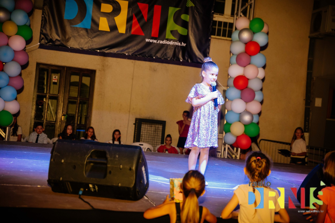 U Drnišu održan 5. Minifest, dječje pjevačko natjecanje