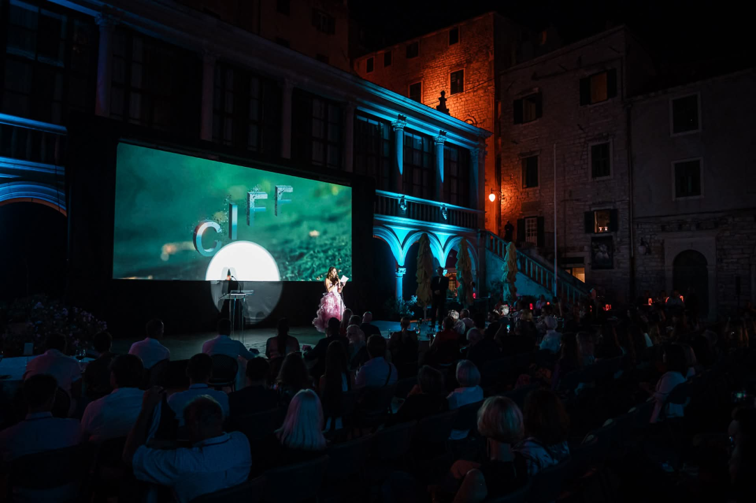 Zvijezde i crveni tepih u Šibeniku: Počeo Croatian International Film Festival