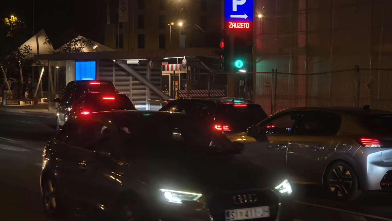 Kaos na Poljani: Ulaz u garažu svakodnevno blokira promet u središtu Šibenika