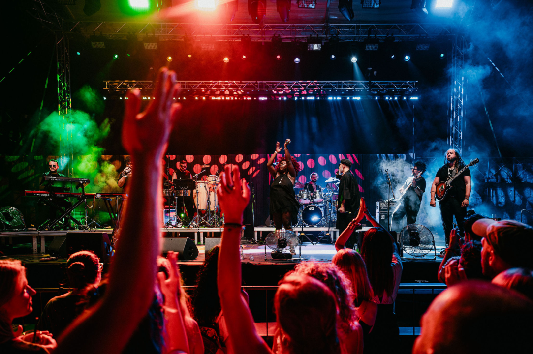 Kyoto Jazz Massive u proširenom sastavu oduševio publiku na tvrđavi sv. Mihovila  