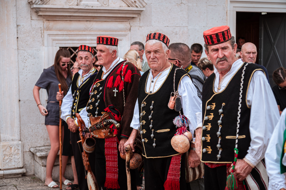 FOTO Blagdan Velike Gospe u Vrpolju: Brojni vjernici okupili su se jutros na svečanom misnom slavlju