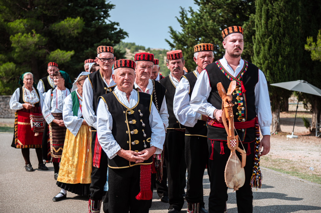 FOTO Blagdan Velike Gospe u Vrpolju: Brojni vjernici okupili su se jutros na svečanom misnom slavlju