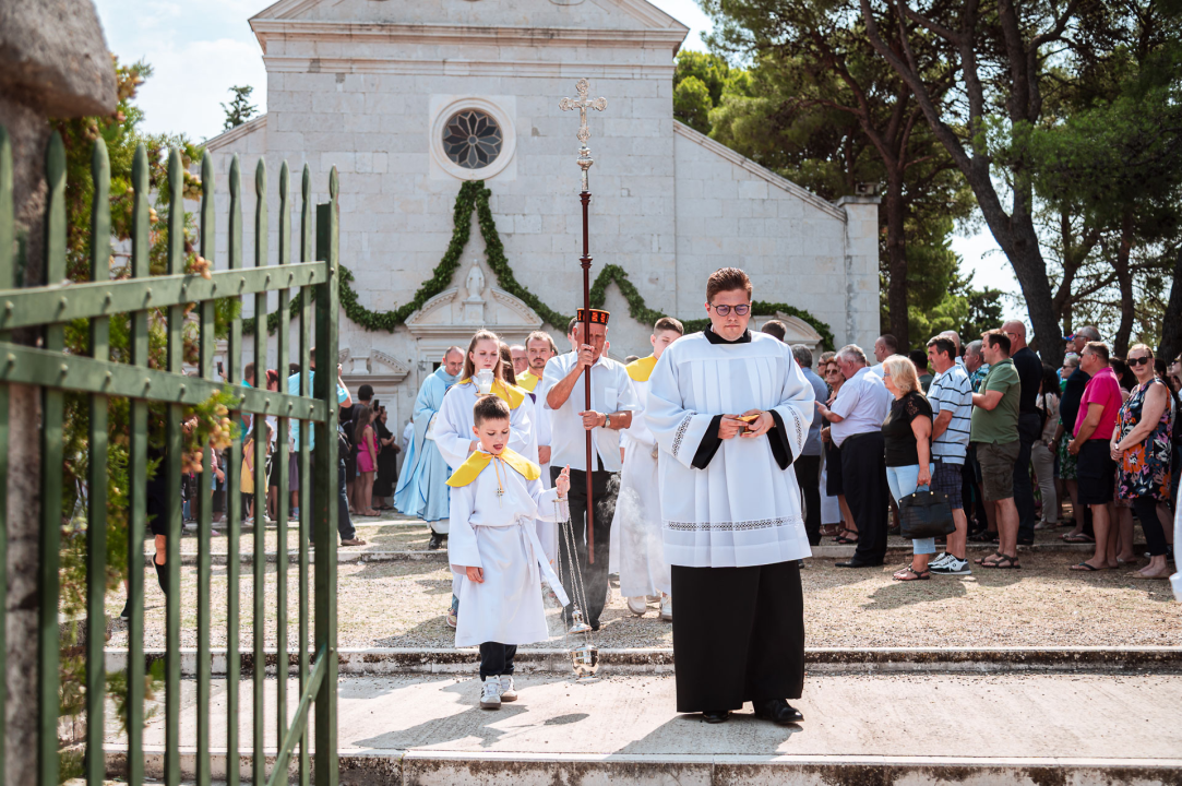 FOTO Blagdan Velike Gospe u Vrpolju: Brojni vjernici okupili su se jutros na svečanom misnom slavlju
