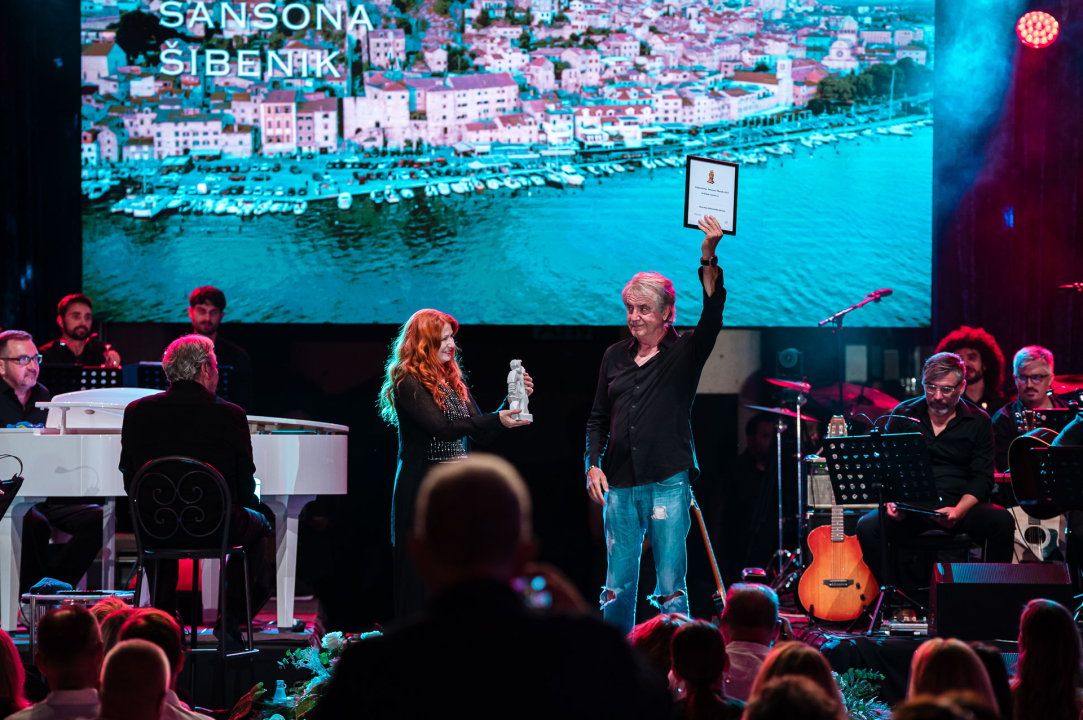 FOTO Đani Stipaničev i klapa Preženca trijumfirali na 28. Dalmatinskoj šansoni