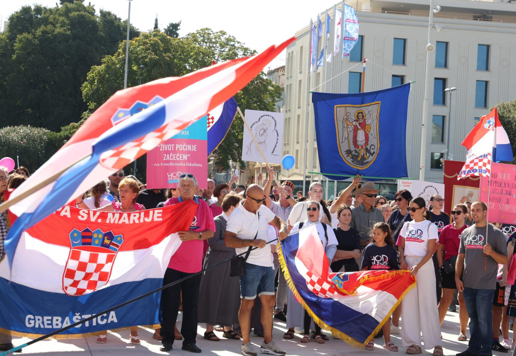 Prvi 'Hod za život' održan u Šibeniku: Od katedrale preko rive do Poljane