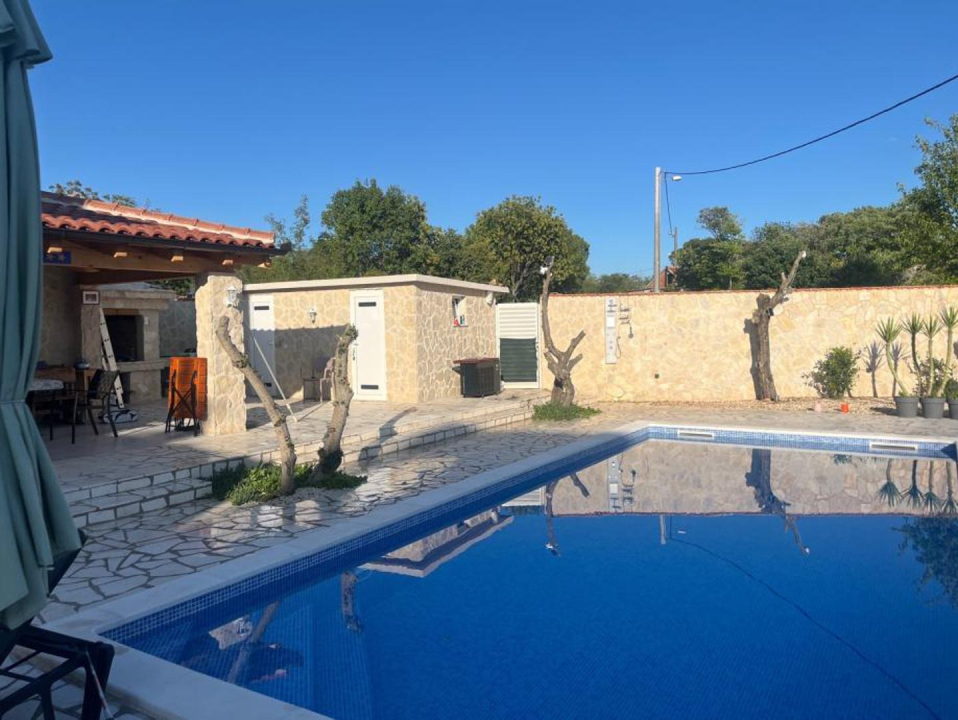 Luksuzna vila u zaleđu Vodica snižena gotovo 300 tisuća eura