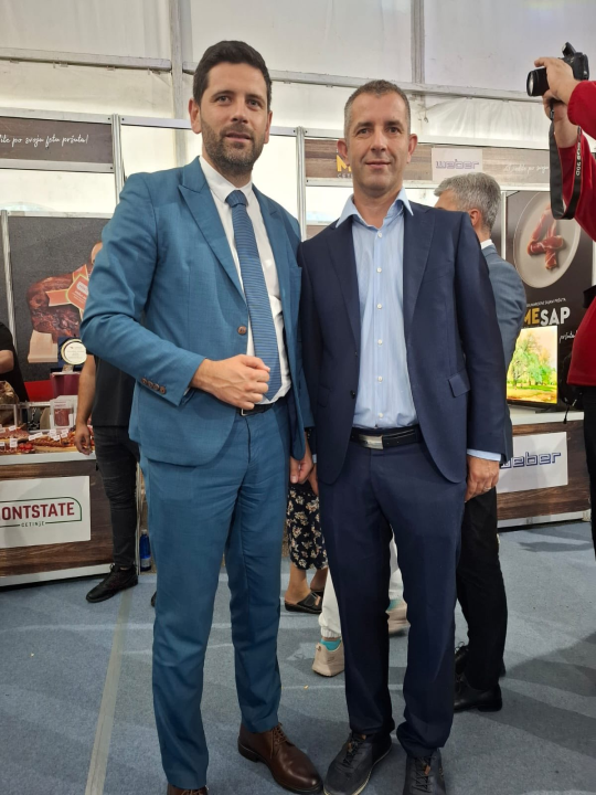 Grad Drniš u Cetinju sudjeluje na 4. Međunarodnom sajmu pršuta 