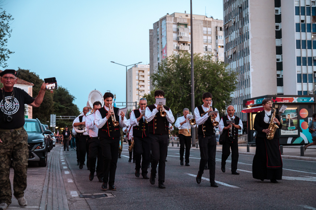Polaganjem vijenaca, komemoracijom, mimohodom i bakljadom obilježen 34. spomendan Rujanskog rata