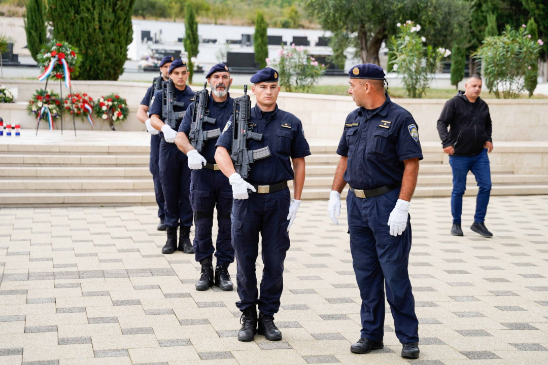 FOTO Povodom Dana policije i blagdana sv. Mihovila položeni vijenci na Kvanju