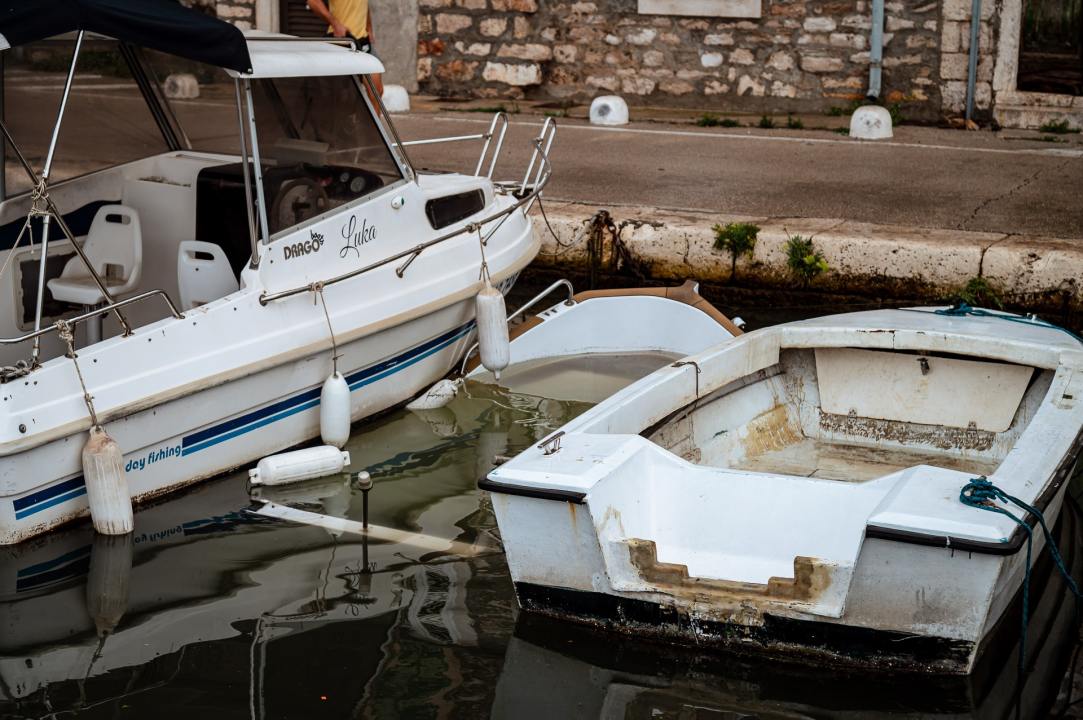 FOTO Nevrijeme najviše problema izazvalo u Vodicama, čitatelji nam šalju fotografije poplavljenih cesta i parkirališta iz cijelog Šibenika